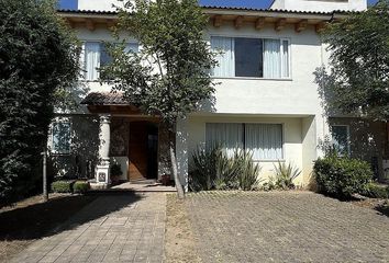 Casa en  Avenida Independencia, Los Robles, Fraccionamiento Y Club De Golf Los Encinos, Lerma, México, 52005, Mex