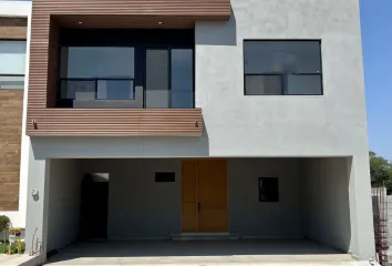 Casa en  Calzada La Huasteca, Mitras Poniente, García, Nuevo León, 66036, Mex