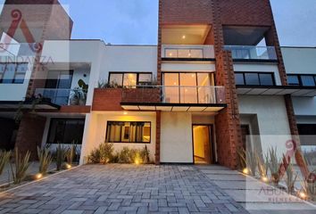 Casa en condominio en  Santa Cruz Ocotitlán, Metepec
