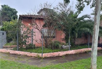 Quinta/Finca en  Calle Sandino 2342, Ituzaingó Centro, Ituzaingó, B1714, Provincia De Buenos Aires, Arg