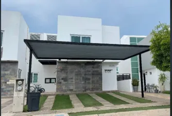Casa en fraccionamiento en  Avenida Revillagigedo, Culiacán Rosales, Culiacán, Sinaloa, 80065, Mex