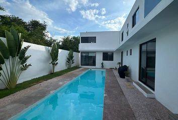 Casa en  Avenida Almendros, La Rejoyada, Mérida, Yucatán, 97307, Mex