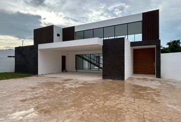 Casa en  Avenida La Rejoyada, La Rejoyada, Mérida, Yucatán, 97307, Mex