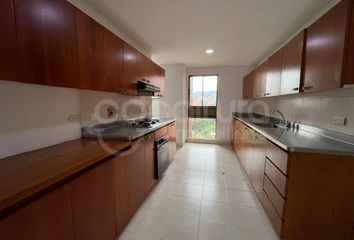 Apartamento en Loma De Los Bernal, Medellín