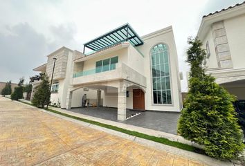 Casa en  Santa Cruz Ocotitlán, Metepec