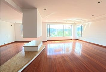 Apartment for rent in Santa Bárbara Occidental, Bogotá