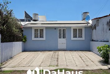 Casa en  Andador Profesor Antonio Cárdenas, Villa De Álvarez, Colima, 28975, México