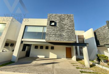 Casa en condominio en  Coaxustenco, Metepec