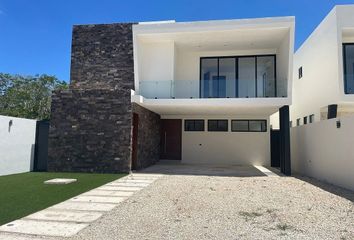 Casa en  Jardines De Mérida, Mérida, Yucatán