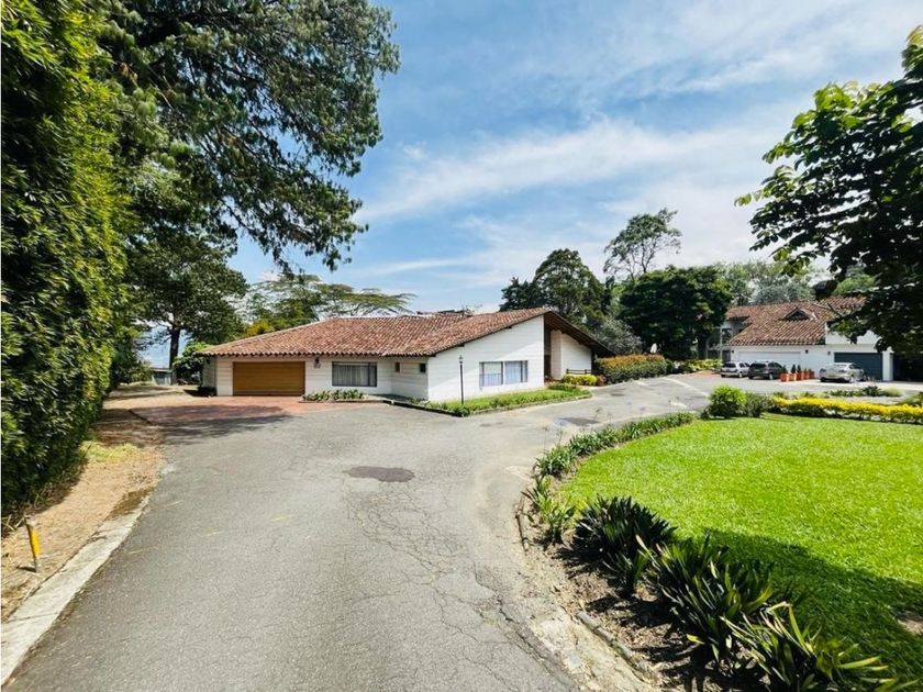 Casa en arriendo Calle 25 Sur, Urbanización Los Mangos, Envigado, Valle De Aburrá, Antioquia, Rap Del Agua Y La Montaña, 055420, Colombia