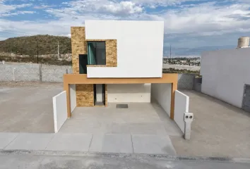 Casa en fraccionamiento en  Jardines Coloniales, Saltillo, Coahuila