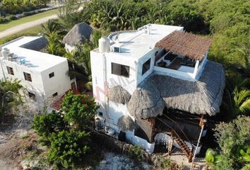 Edificio en  Avenida Pedro Joaquín Caldwell, Holbox, Lázaro Cárdenas, Quintana Roo, 77310, México