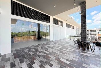 Local comercial en  Avenida Huayacán, Cancún, Benito Juárez, Distrito 10, Quintana Roo, 77560, México