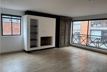 Apartment for rent in Santa Bárbara Central, Bogotá