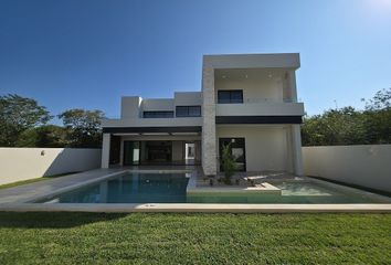 Casa en  Yucatán Country Club, Chablekal, Mérida, Yucatán, 97500, México