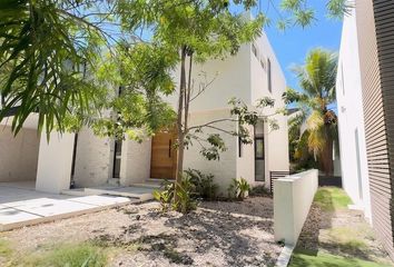 Casa en  Yucatán Country Club, Chablekal, Mérida, Yucatán, 97500, México