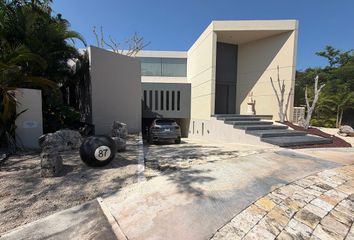 Casa en  Yucatán Country Club, Chablekal, Mérida, Yucatán, 97500, México