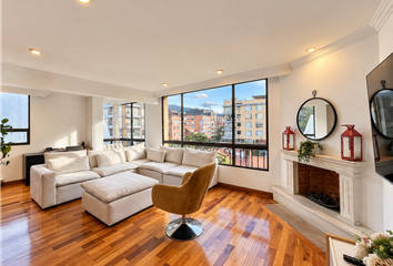 Apartment for rent in Santa Bárbara Central, Bogotá