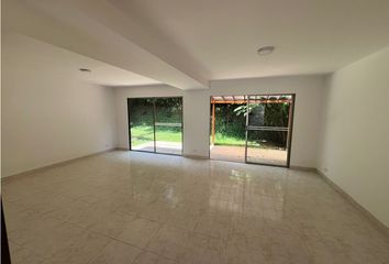 Casa en Carrera 25b, Envigado, Valle De Aburrá, Antioquia, Rap Del Agua Y La Montaña, 055420, Colombia