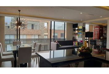Apartment for rent in Santa Bárbara Central, Bogotá