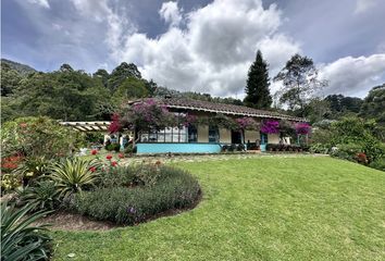 Casa en El Escudero, Envigado, Valle De Aburrá, Antioquia, Rap Del Agua Y La Montaña, 055420, Colombia