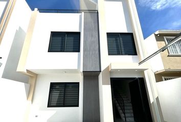 Casa en  Calle Paseo De Los Cerezos, Ensenada, Municipio De Ensenada, Baja California, 22847, México