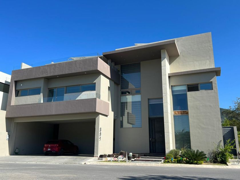 venta Casa en La Joya Privada Residencial, Monterrey (33-CV-819)