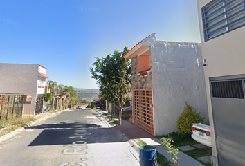 Casa en fraccionamiento en  Calle Laredo 1748, Fraccionamiento Paseos De Santiago, Tonalá, Jalisco, 45410, Mex