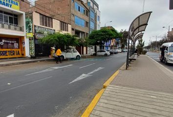 Oficina en  Los Olivos, Lima