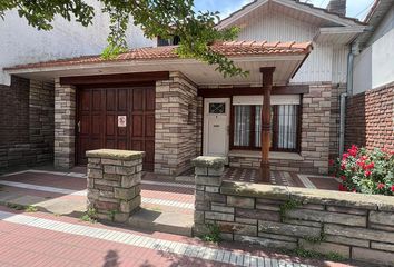 Casa en  Bernardino Rivadavia, Mar Del Plata