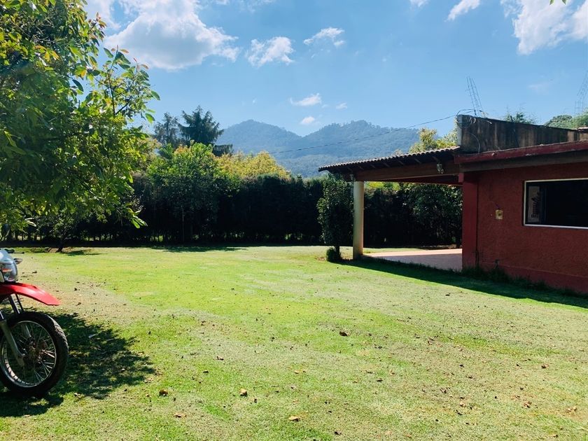 renta Casa en Avándaro, Valle de Bravo (EB-MT9551r)