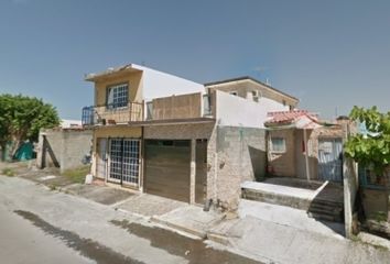 Casa en fraccionamiento en  Circuito 11 974, Los Mangos, Veracruz, Veracruz De Ignacio De La Llave, 91726, Mex