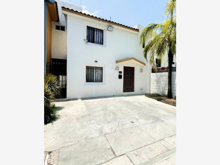 venta Casa en Hacienda Santa Clara, Monterrey (MX22-MZ4605)