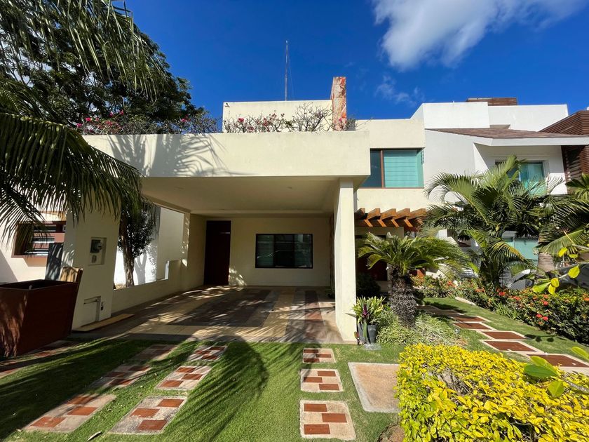 venta Casa en Residencial Cumbres, Cancún (NEX-91387)