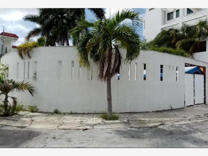 venta Casa en Supermanzana 51, Cancún (MX22-NA7055)