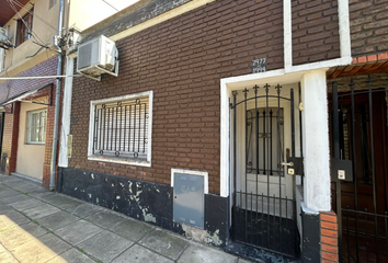 Casa en  Calle Stephenson 2901-2913, Caseros, Tres De Febrero, B1684, Provincia De Buenos Aires, Arg