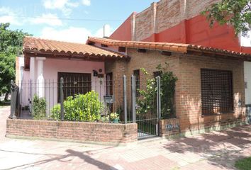 Casa en  Remedios De Escalada, Partido De Lanús