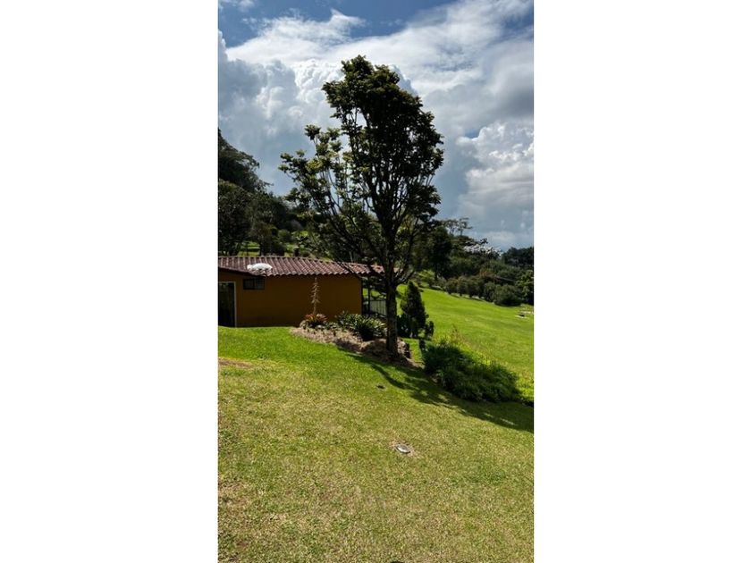 Casa colonial en La Ceja, Colombia, Esta es una casa de fam…