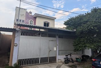 Casa en  Calle Del Profesor Rafael Heredia Velasco 681-705, Burócratas Del Estado, Ciudad De Villa De Álvarez, Villa De Álvarez, Colima, 28989, Mex