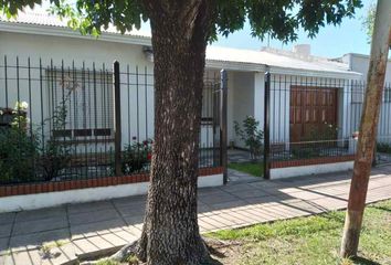 Casa en  Castelar, Partido De Morón