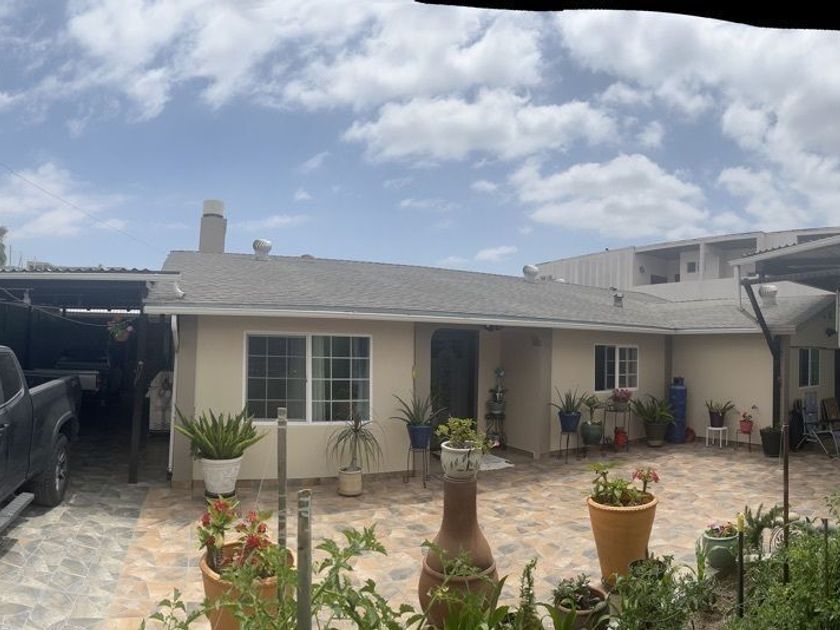 venta Casa en Jardín Dorado, Tijuana (EB-LQ7318s)