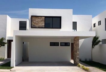 Casa en condominio en  Cholul, Mérida, Yucatán, Mex