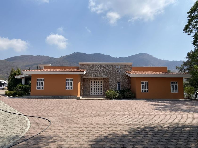 venta Casa en Tlajomulco Centro, Tlajomulco de Zúñiga (EB-KS3314s)-  