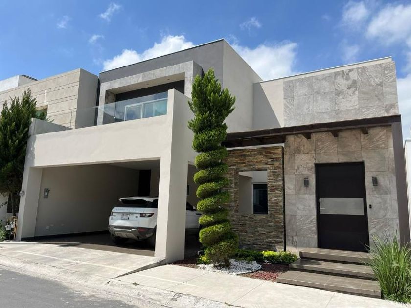 venta Casa en Portal Del Huajuco, Monterrey (MX22-NE2766)