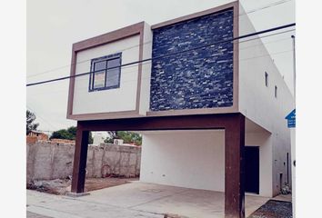 Casa en fraccionamiento en  Boulevard Ingeniero Eulalio Gutiérrez Treviño, Las Praderas, Saltillo, Coahuila De Zaragoza, 25295, Mex