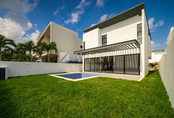 Casa en  Avenida Lagos Del Sol, Benito Juárez, Quintana Roo, Mex