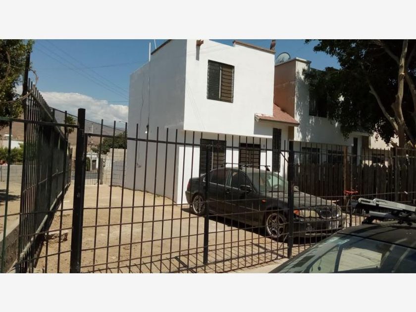 renta Casa en Ribera del Bosque, Tijuana (MX22-NS7393)