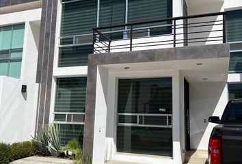 Casa en fraccionamiento en  Calle Lago Los Cerritos, Fraccionamiento Cumbres Del Lago, Querétaro, 76230, Mex