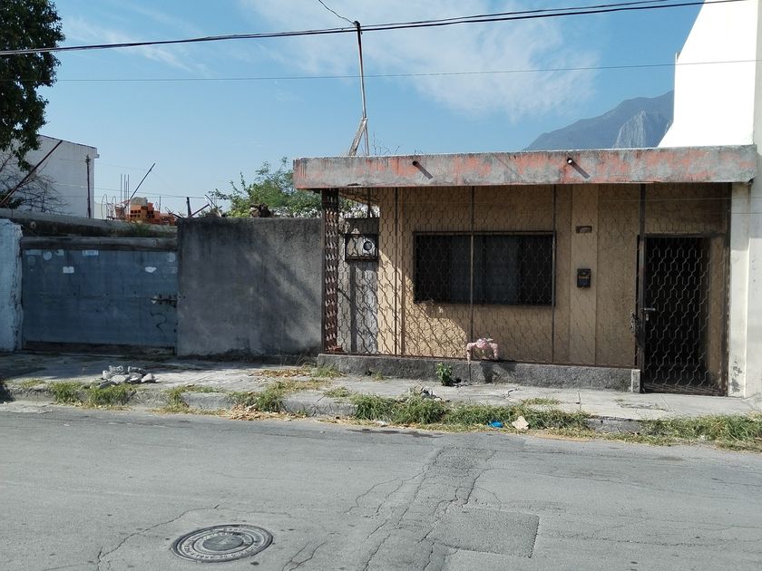 venta Casa en 13 de Mayo, Guadalupe, Guadalupe, Nuevo León (65-CV-778)-  