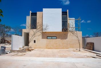 Casa en condominio en  Cholul, Mérida, Yucatán, Mex